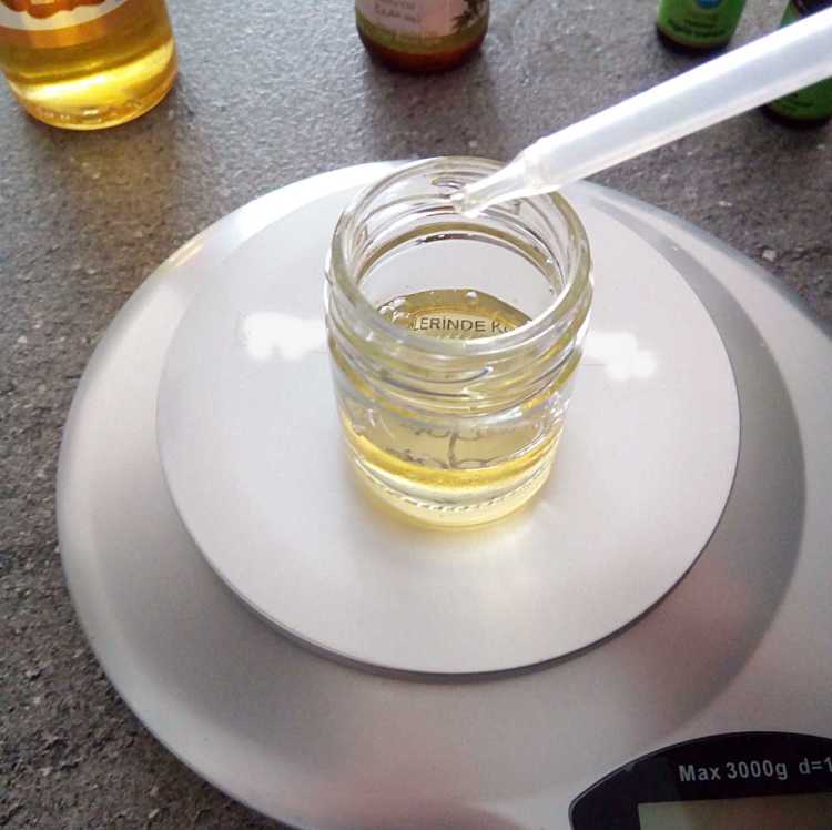 Kaşları Gürleştiren Doğal Kaş Serumu Nasıl Yapılır